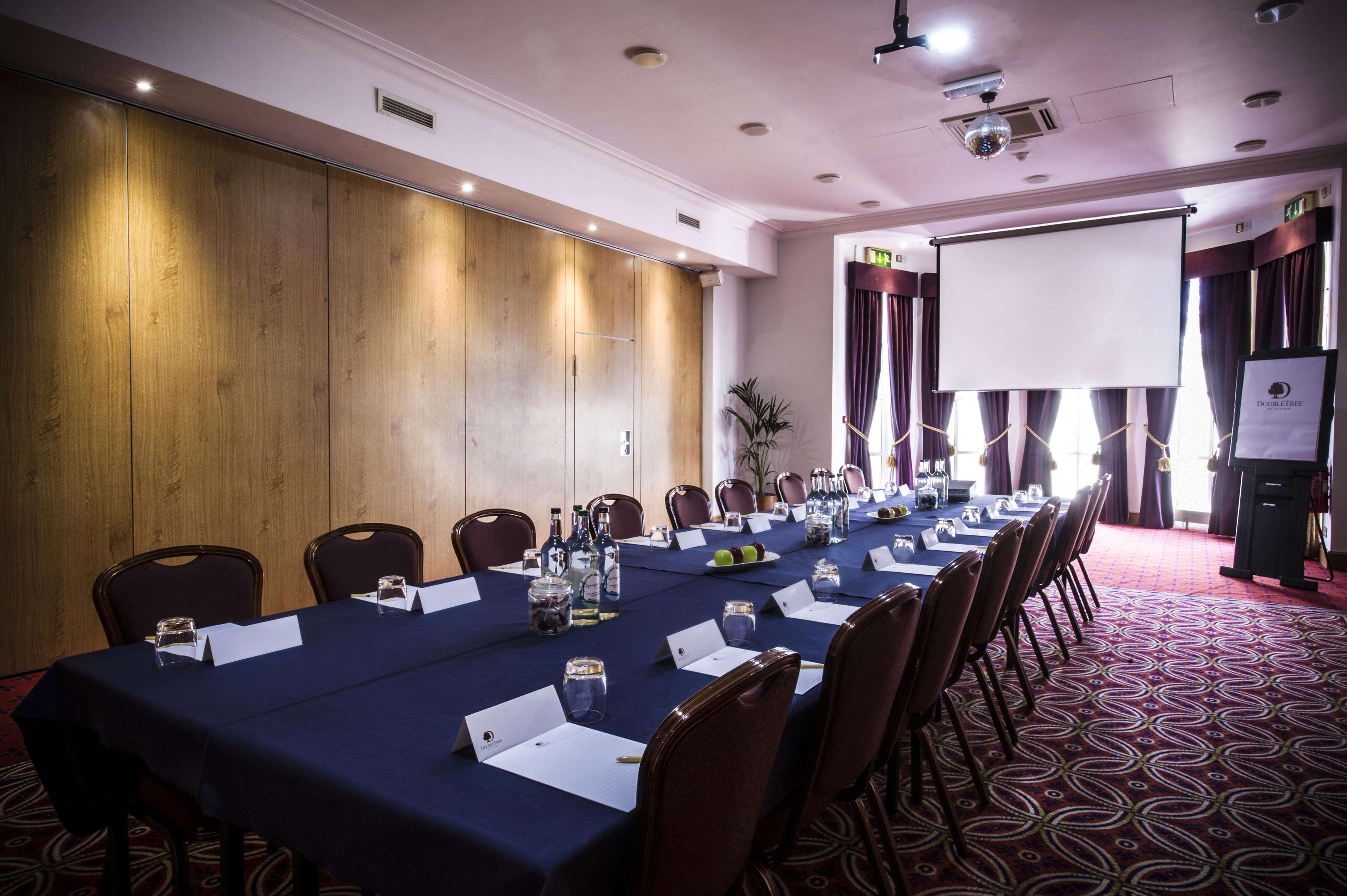 Doubletree By Hilton Cheltenham-Cotswolds Bagian luar foto