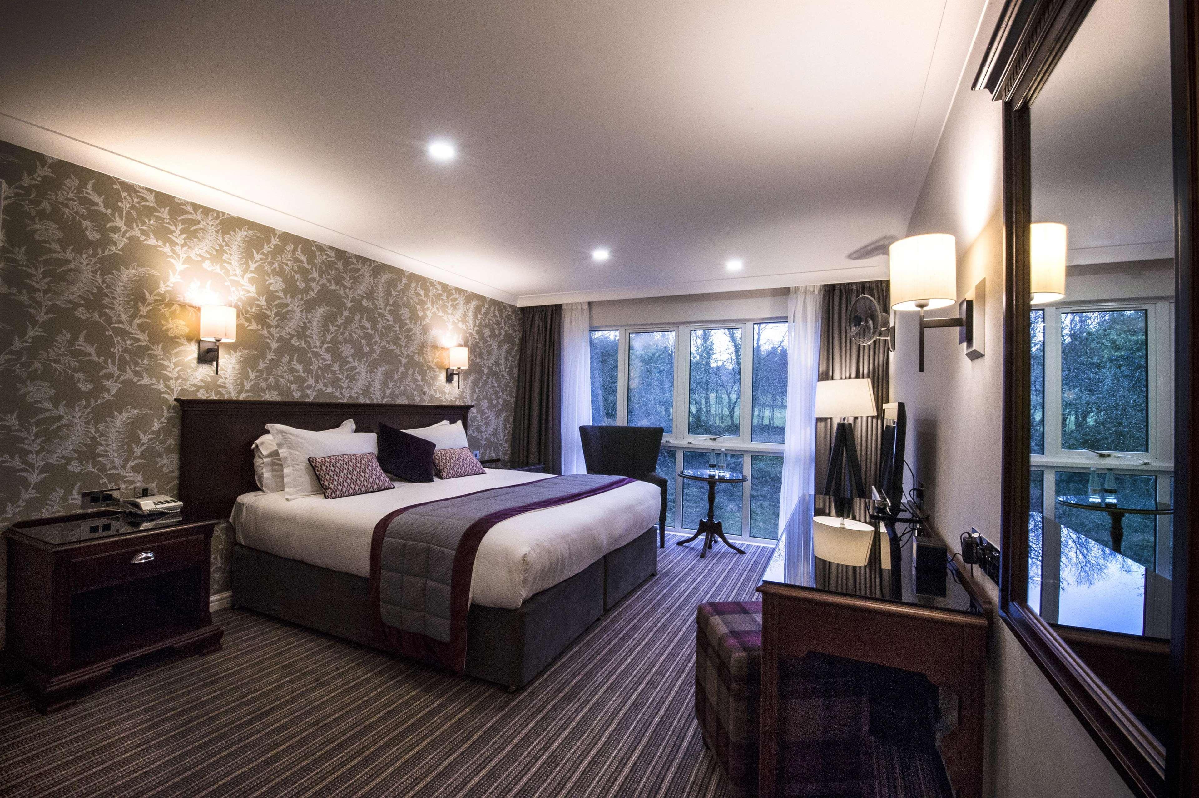 Doubletree By Hilton Cheltenham-Cotswolds Bagian luar foto