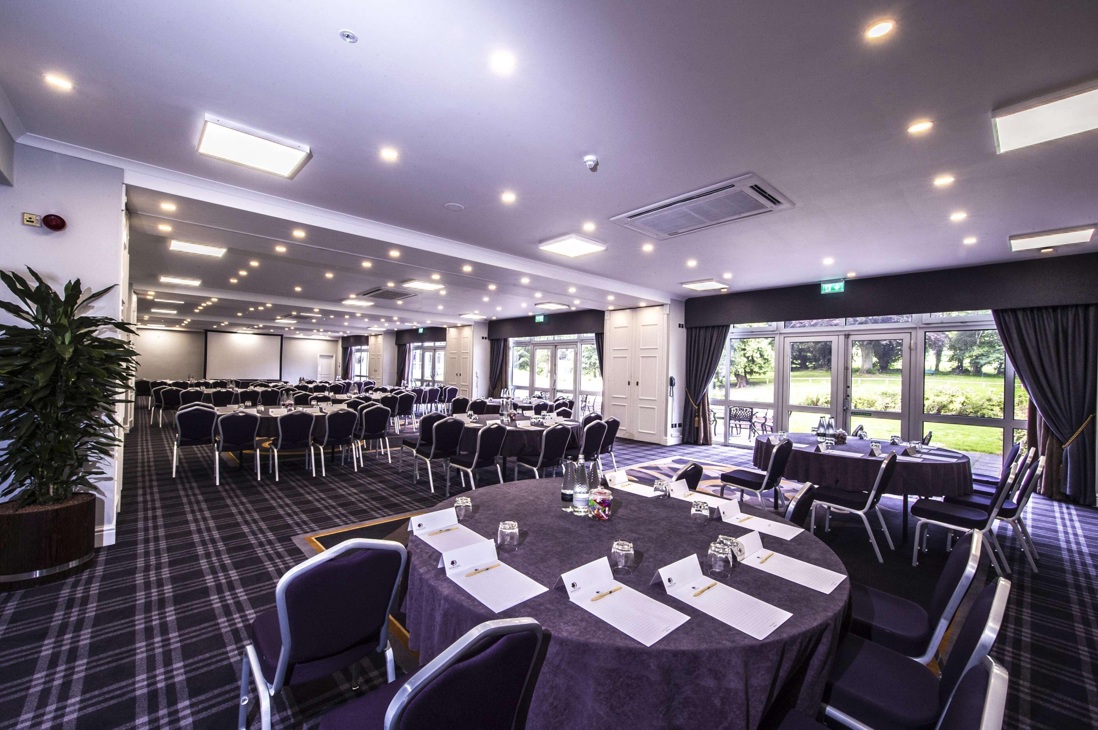 Doubletree By Hilton Cheltenham-Cotswolds Bagian luar foto