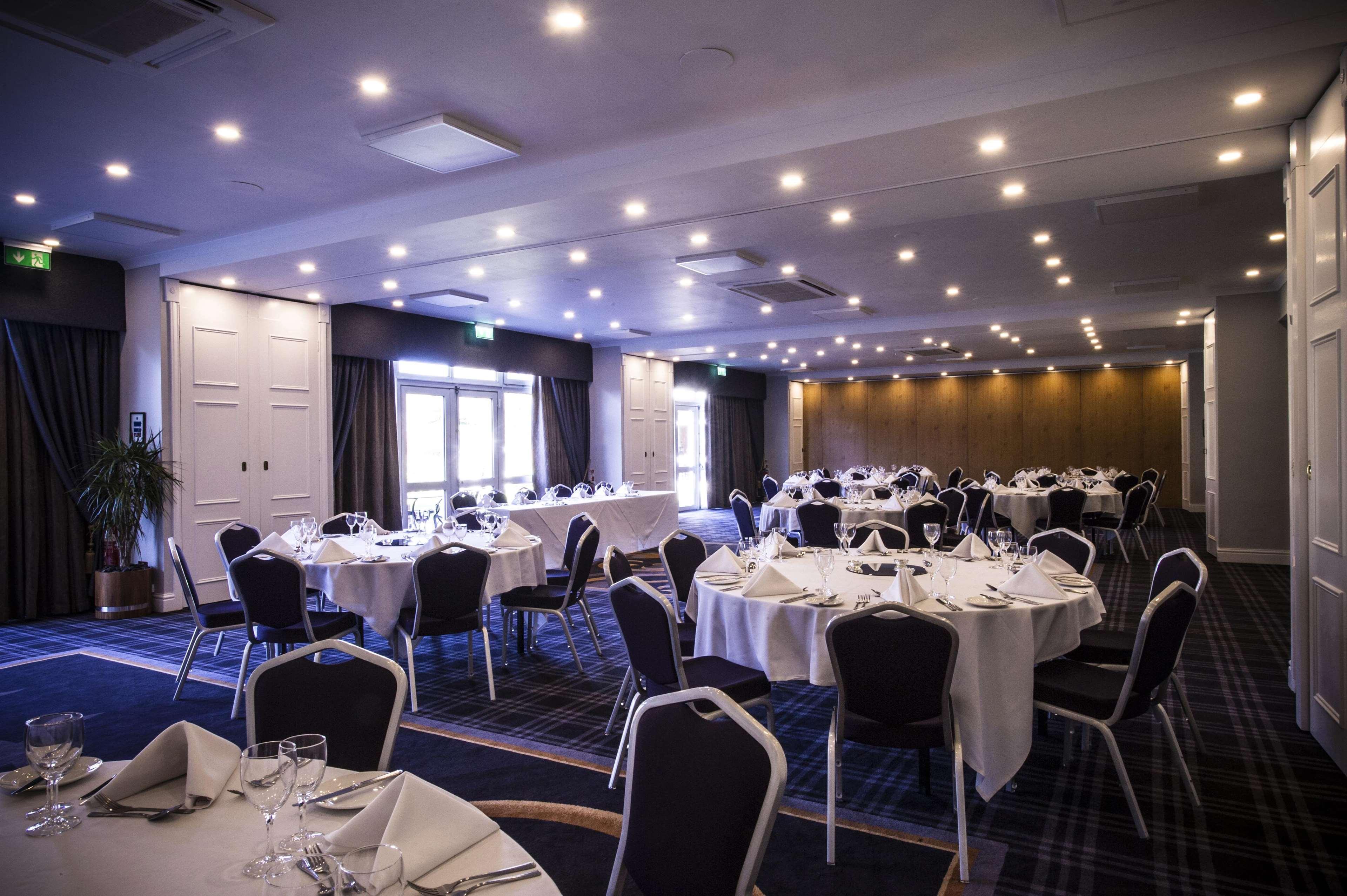 Doubletree By Hilton Cheltenham-Cotswolds Bagian luar foto