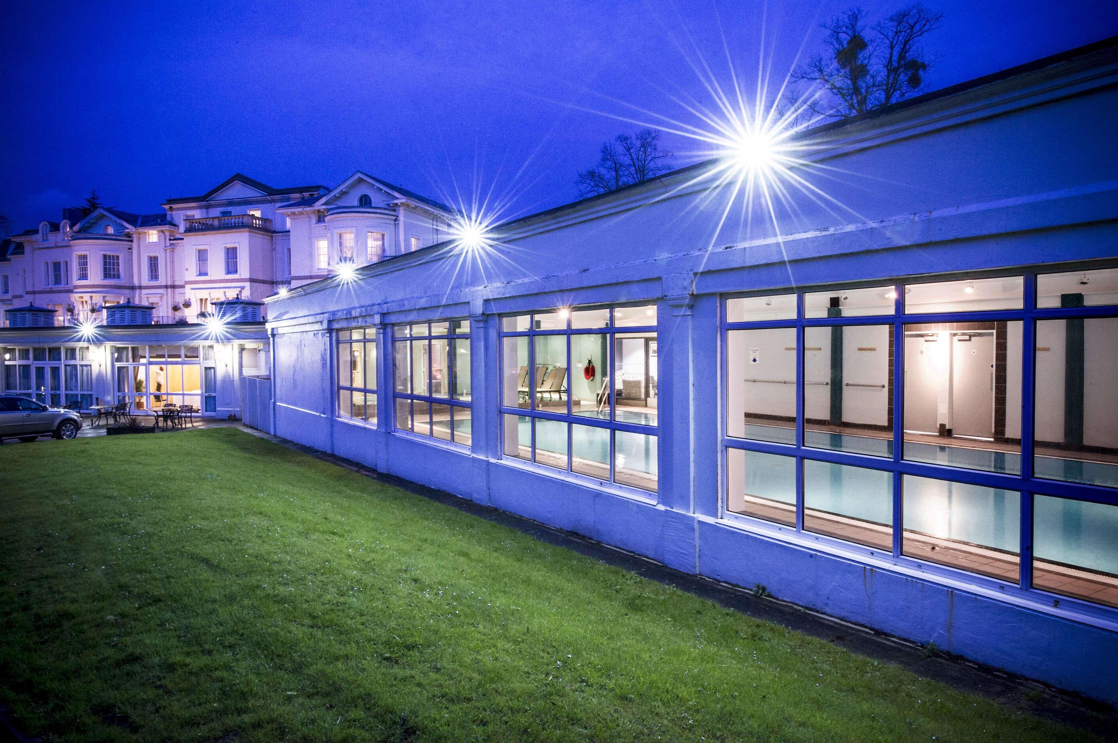 Doubletree By Hilton Cheltenham-Cotswolds Bagian luar foto