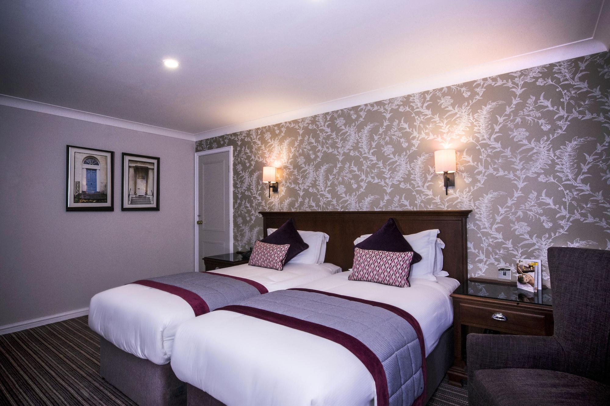 Doubletree By Hilton Cheltenham-Cotswolds Bagian luar foto
