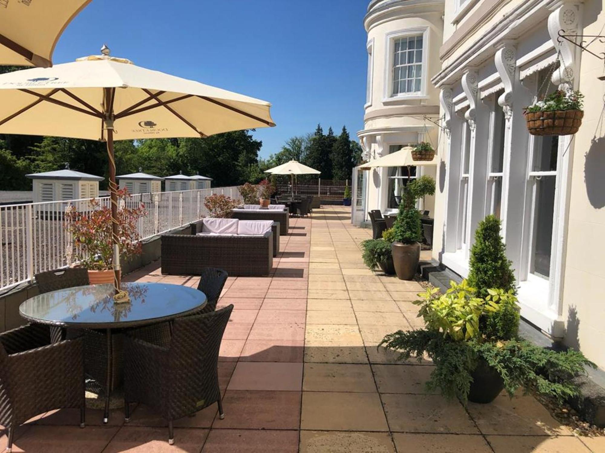 Doubletree By Hilton Cheltenham-Cotswolds Bagian luar foto