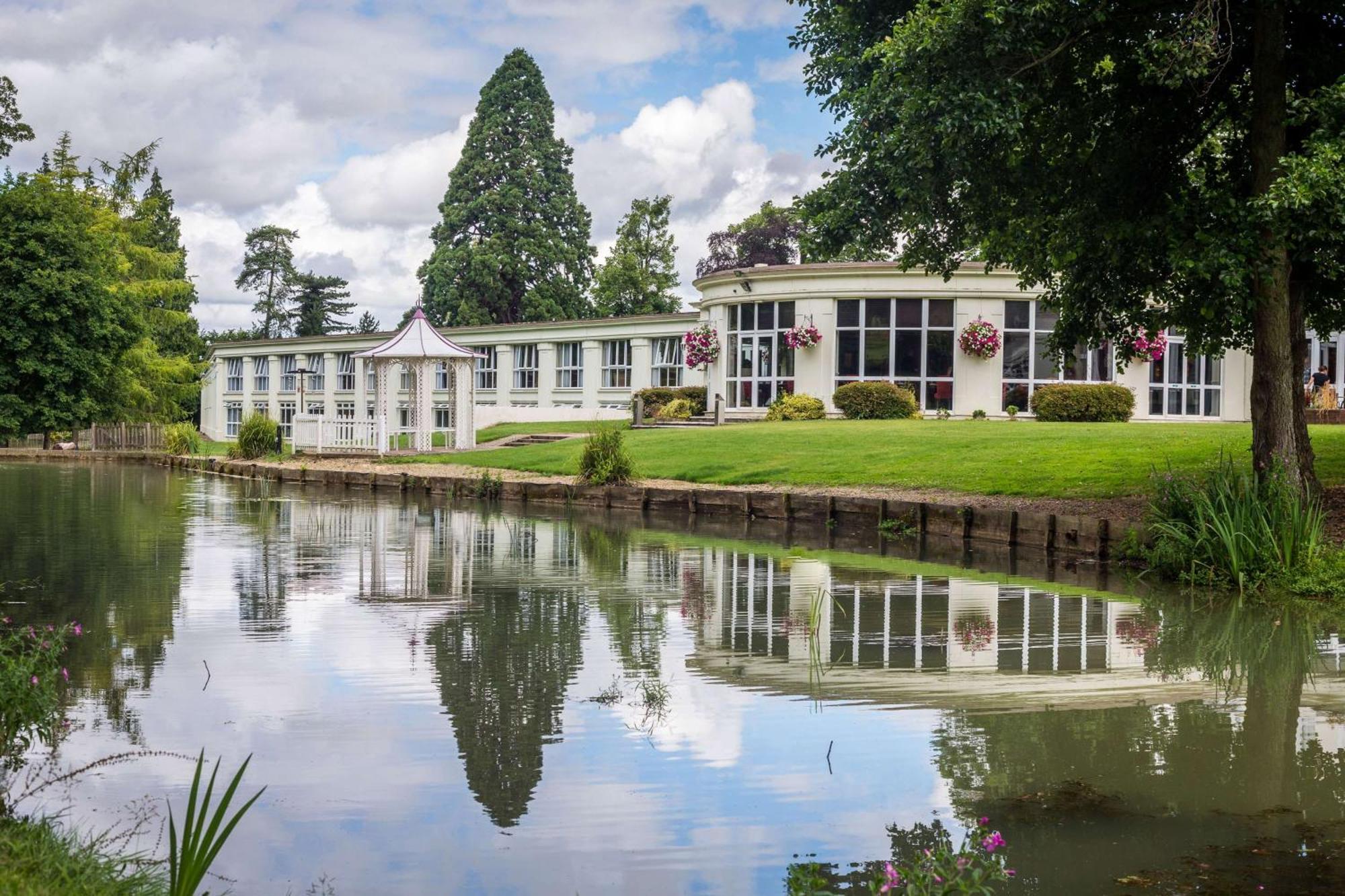 Doubletree By Hilton Cheltenham-Cotswolds Bagian luar foto