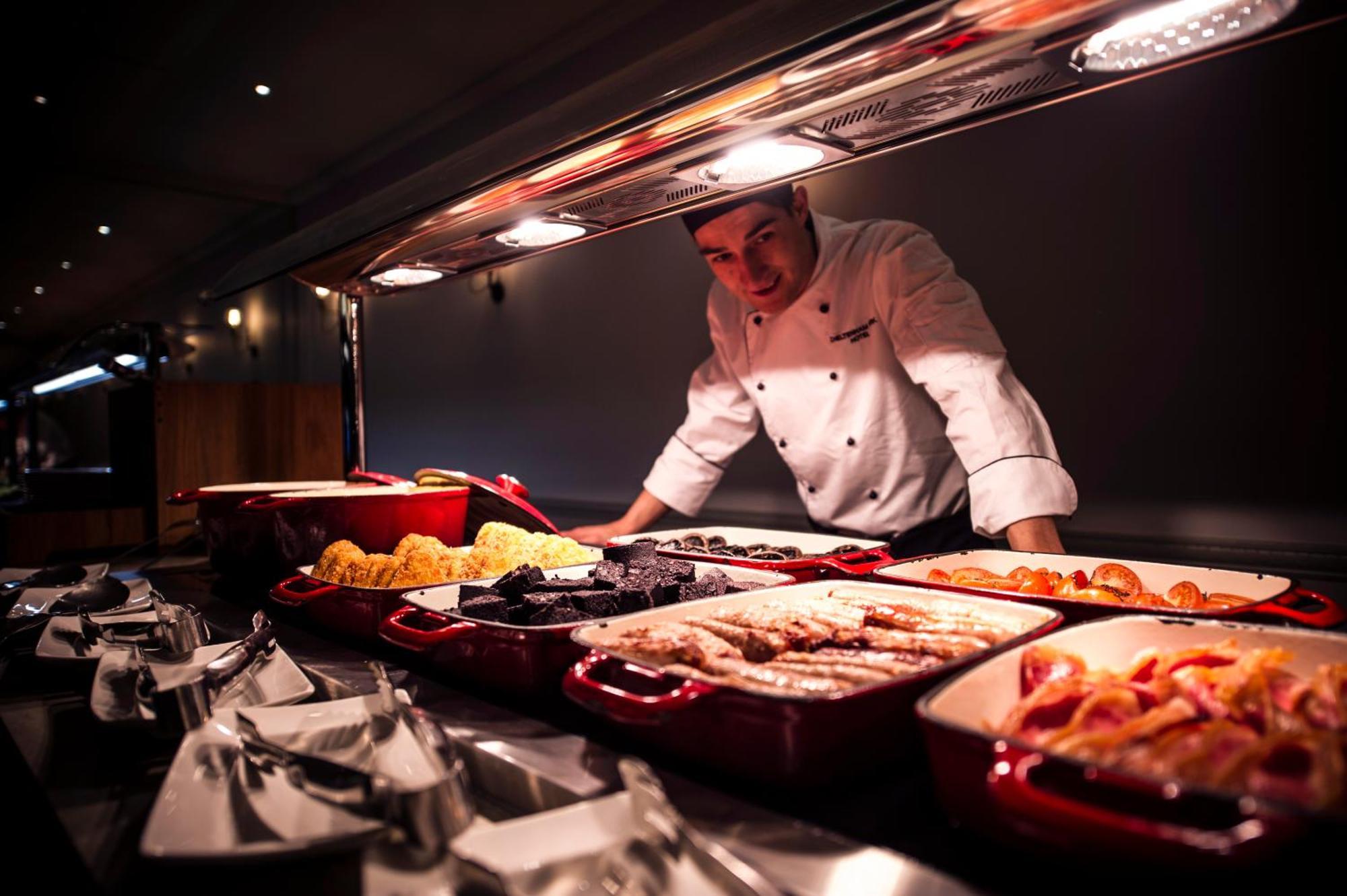 Doubletree By Hilton Cheltenham-Cotswolds Bagian luar foto