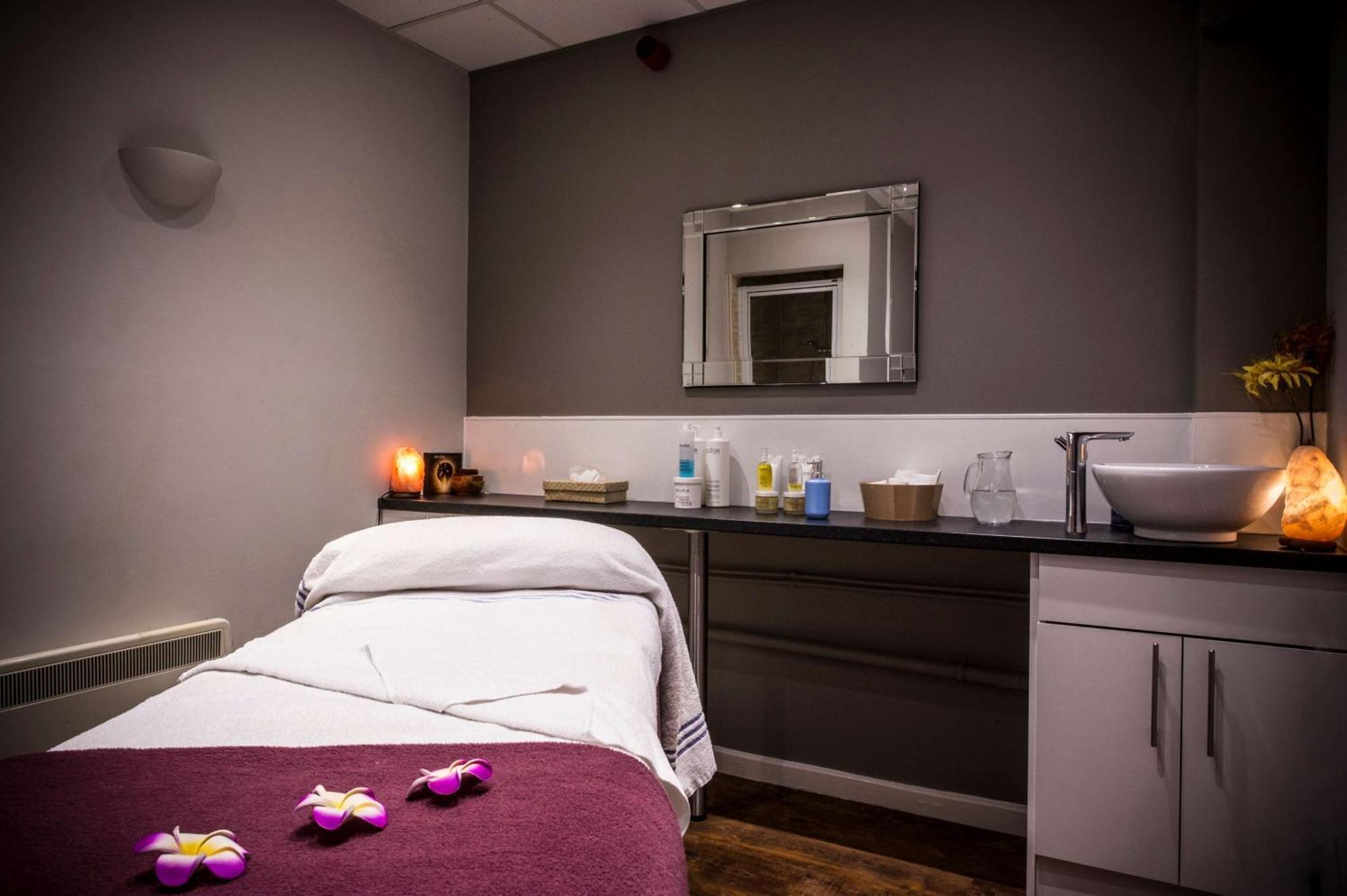 Doubletree By Hilton Cheltenham-Cotswolds Bagian luar foto