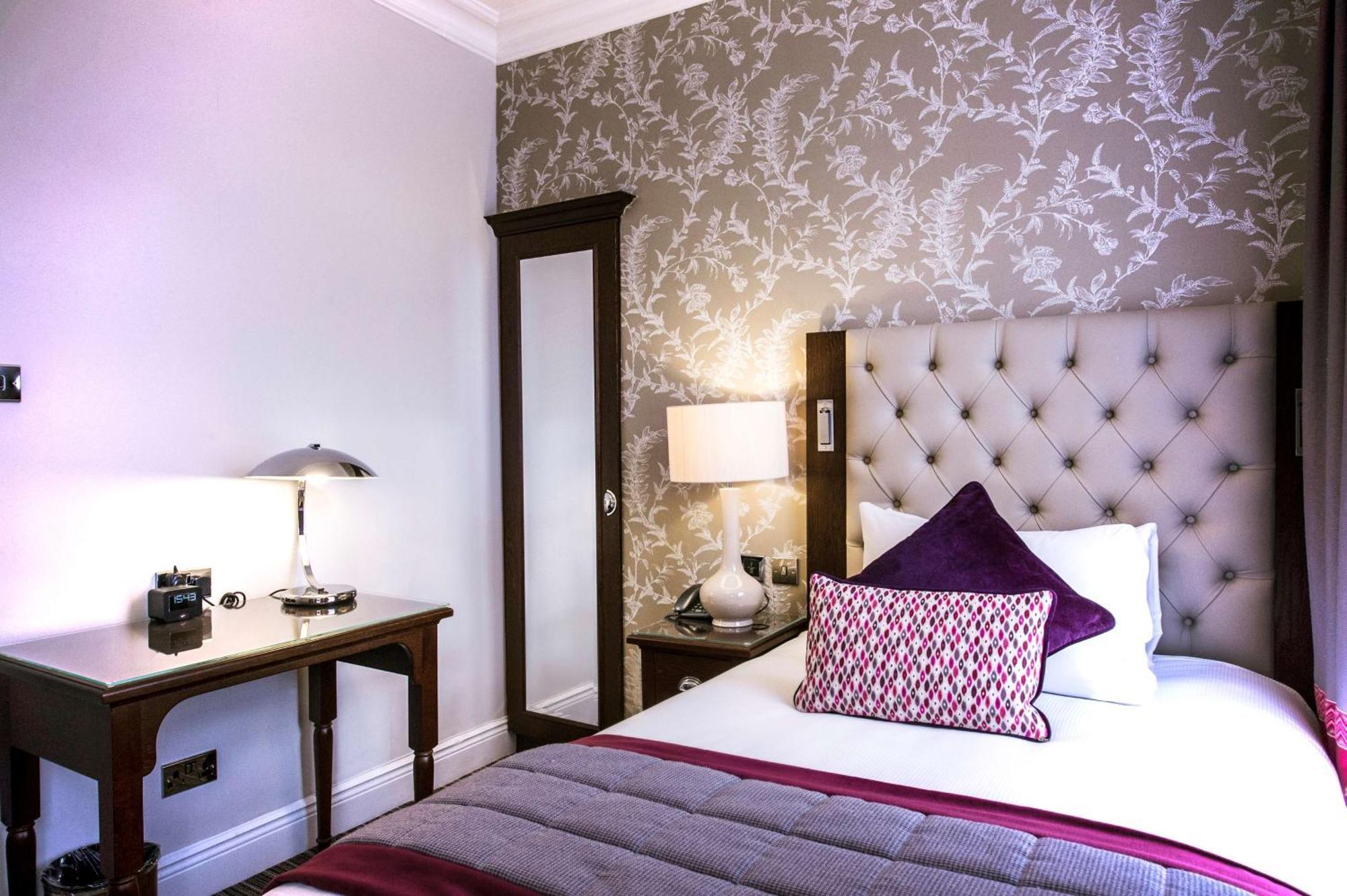 Doubletree By Hilton Cheltenham-Cotswolds Bagian luar foto