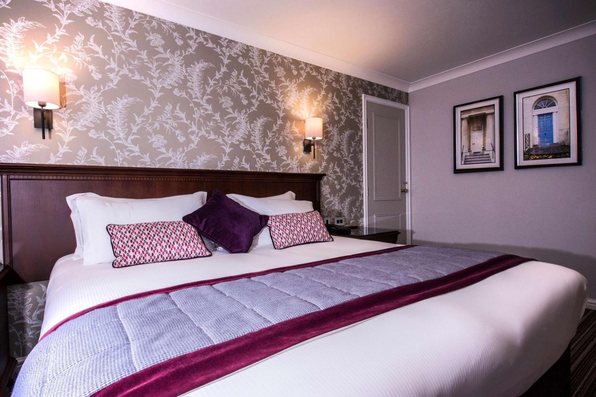 Doubletree By Hilton Cheltenham-Cotswolds Bagian luar foto